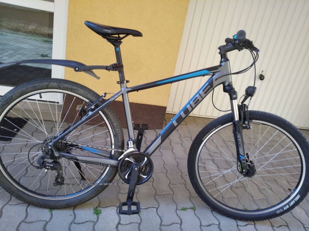 27,5" Cube agydinamós alu kerékpár