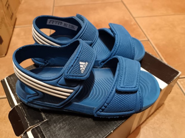 27-es fi Adidas gumi szandl 