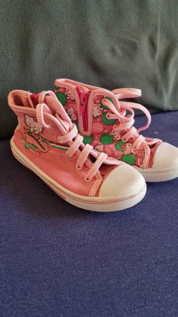 27-es használt állapotú Hello Kitty tornacipő