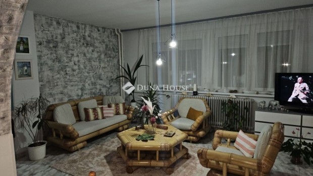 280 nm-es h�z elad� Sz�kesfeh�rv�r