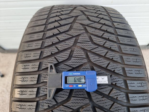 285/40R19 Yokohama téli gumi 2db szinte újszerű állapotban eladó!