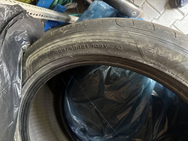 285/40R21 nyri gumi garnitra 4db