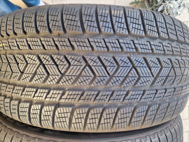 285.40.22 110V Pirelli Scorpion Winter DOT 2023