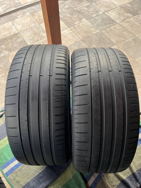 285/40 r21 Pirelli nyárigumi pár