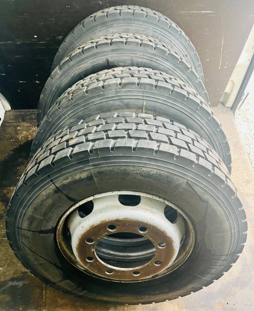 285/70R19,5 teheraut� gumi ker�k h�z� garnit�ra