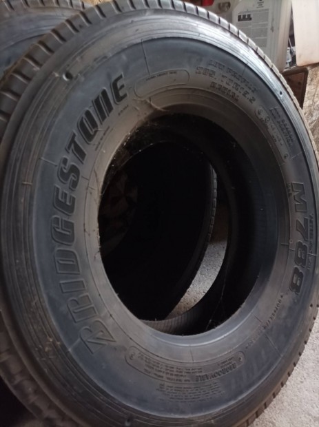 285/70 R19.5 Bridgestone gumi 4db