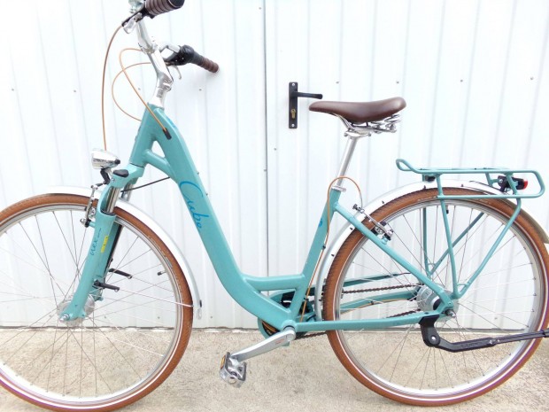 28" Cube Ella Cruiser agydinamós, 8 seb agyváltós mély vázas női kerék