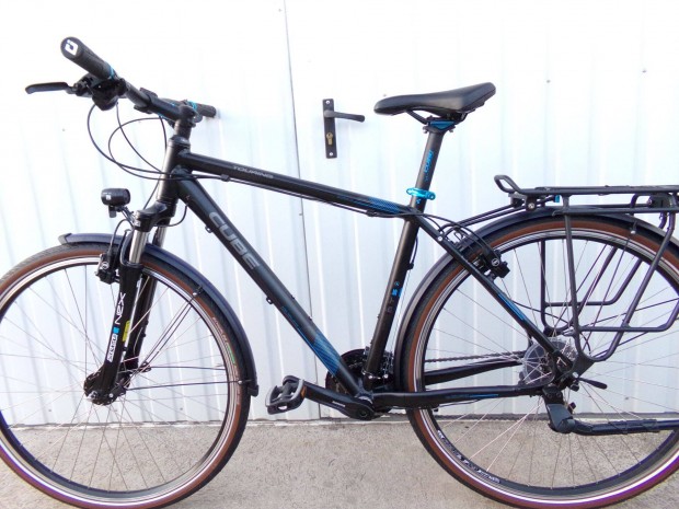 28" Cube Touring GTS hidr.fék, agydinamó, 3x9. férfi trekking Új csak