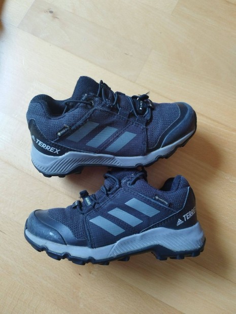 28-as Adidas kisfi sportcip Gore-tex vzll