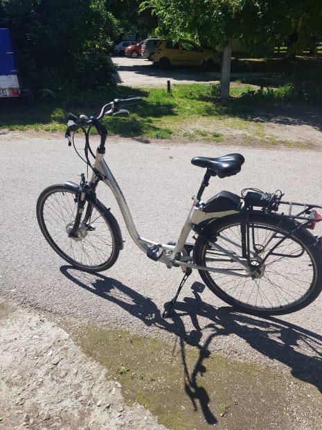 28-as Női elektromos kerékpár eladó