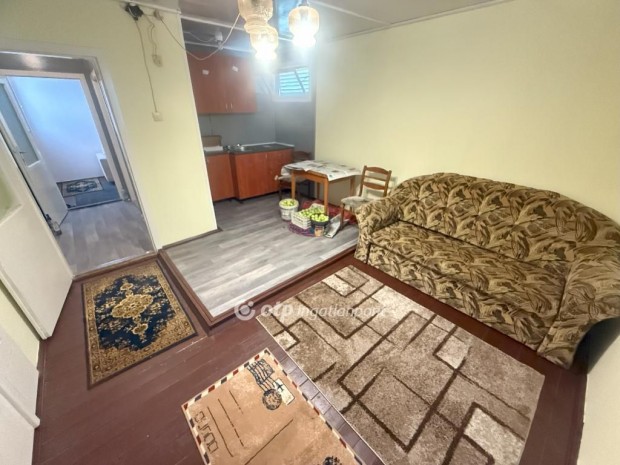 28 nm-es h�z elad� Tiszak�cske