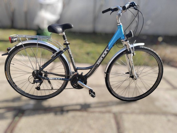 28-os Xenon City Deluxe aluvázas női trekking városi kerékpár