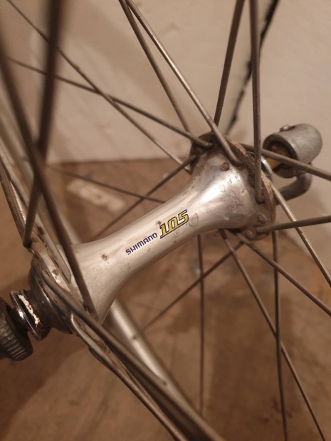 28as Mavic alu kerk shimano 105 agy