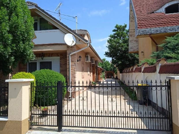 290 nm-es h�z elad� Hajd�szoboszl�