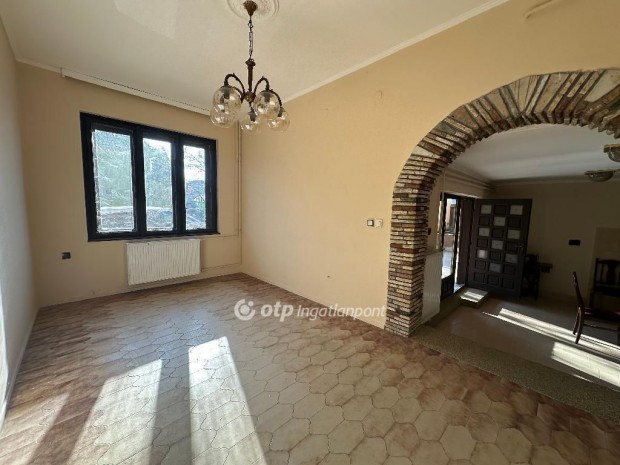 294 nm-es h�z elad� Orosh�za