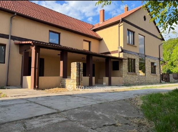 294 nm-es h�z elad� Orosh�za