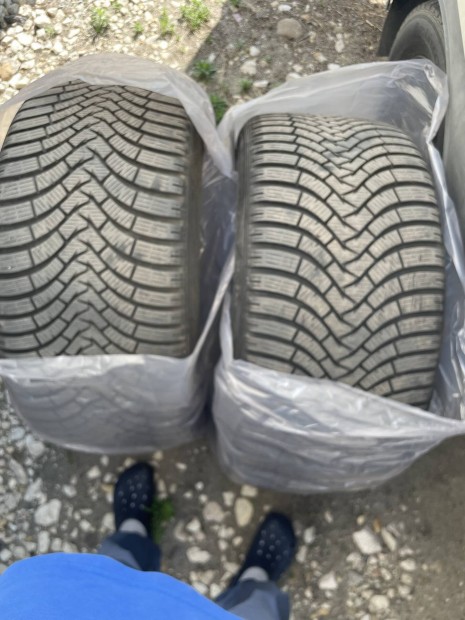 295 35 21 Falken téli 1 pár Dot19