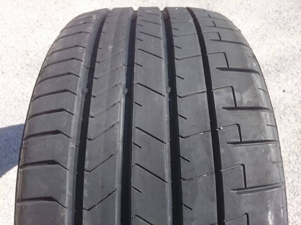 295/35 R21 295/35R21 295 35 21 Pirelli P-Zero PZ4* 7-8mm 2021 2db
