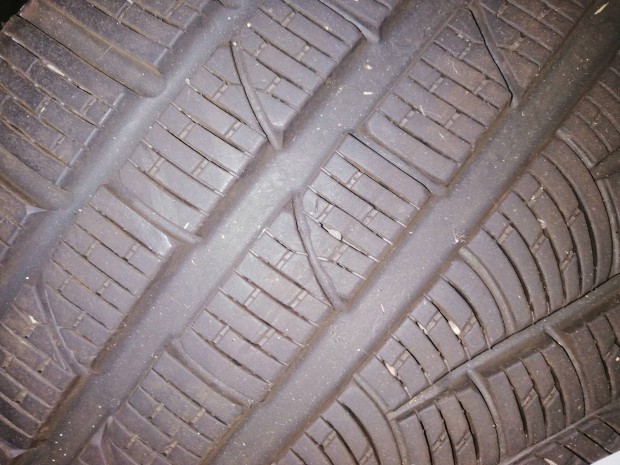 295/35r19 255/40r19 teligumi szett elado
