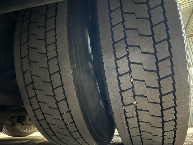 295/80 R22,5 teherautó gumi
