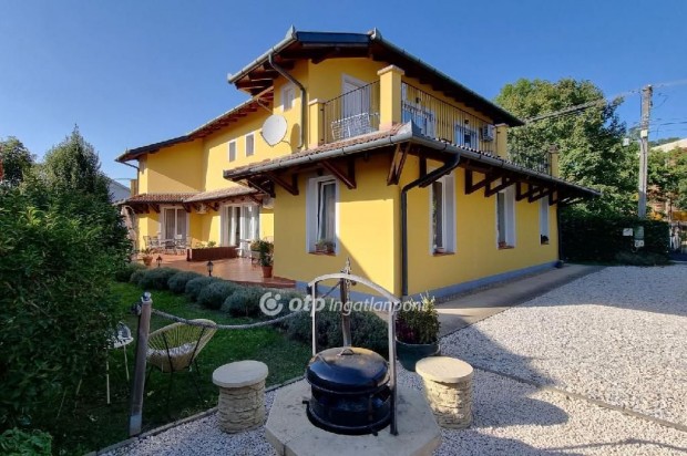 296 nm-es h�z elad� Hajd�szoboszl�