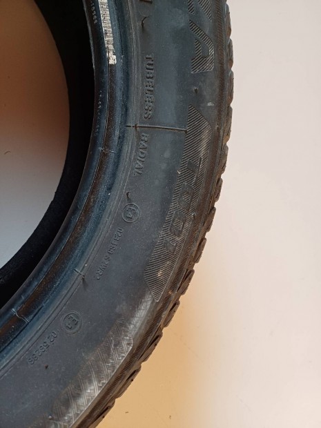 2DB 225/50 r17 nyri gumi