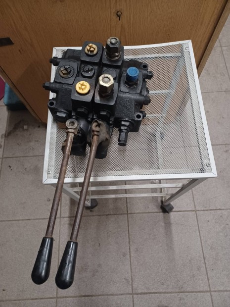 2�4/3-as hidraulikus �tv�lt�.