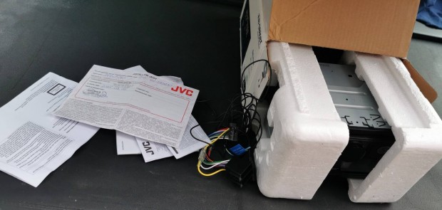 2 Dines JVC aut�s radio