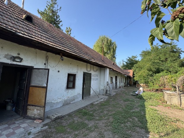 2 LAK�S ALAK�THAT� - 3 IKERH�Z LEHET�S�G  A TELKEN - VASTAG FALAK, GY�