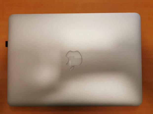 2 Macbook Pro 1 rrt