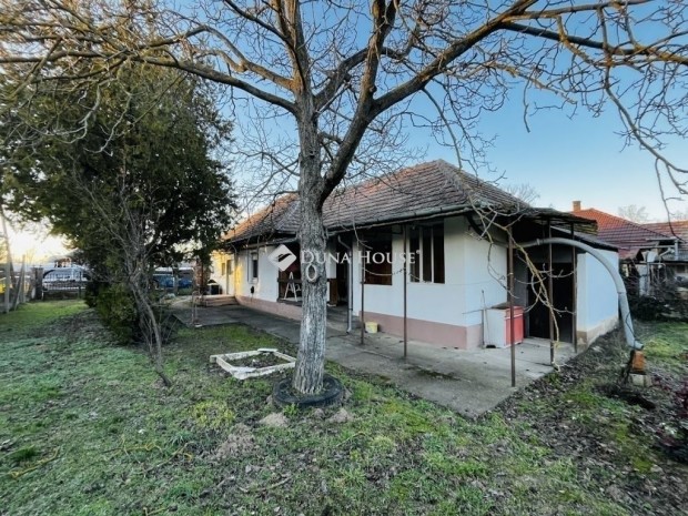 2 SZOB�S H�Z, CSENDES UTC�BAN, 1421 nm - es telekke