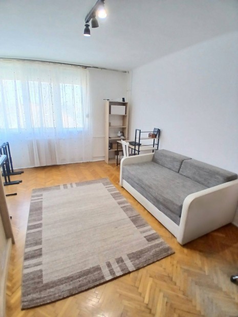 2 Szob�s Lak�s Gy�ngy�s, Plat�n u