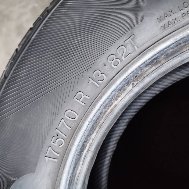 2 Vredestein ny�ri 175/70  R 13