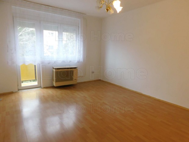 2. emeleti, 52 m-es lak�s elad� Domb�v�r belv�ros�ban  azonnal