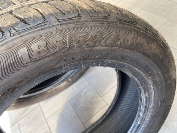 2 darab 185/60 15-ös nyári gumi