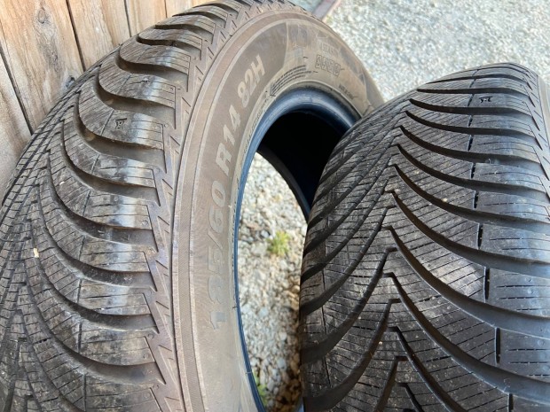 2 darab 185/60 R14-es négyévszakos gumi 2023