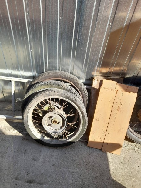 2 db 18 as 1 db 19 es motor kerék egyben eladó