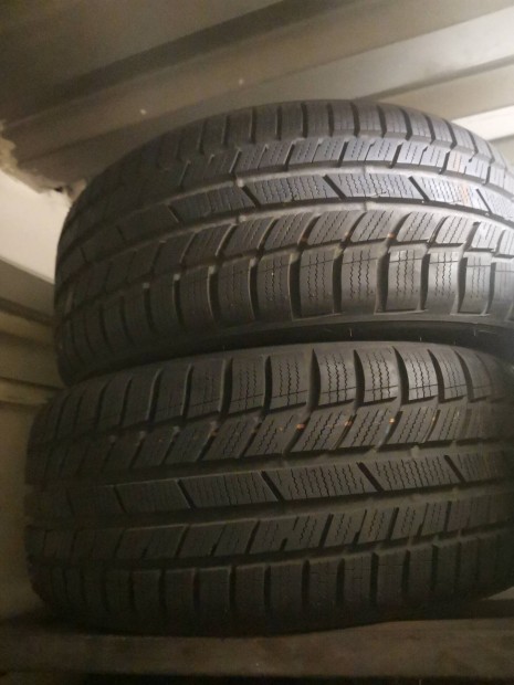 2 db 205/45r16 Toyo Snowprox S954