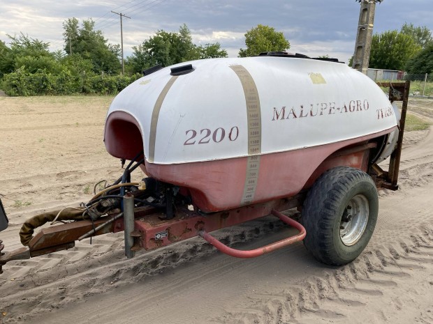 2 db 2200 literes axiál permetező vegyszerező eladó
