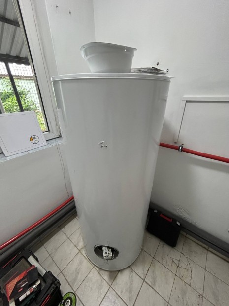 2 db 300 l-es bojler 3x1066W