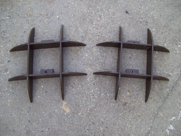 2 db 50x50 cm-es falipolc egyben elad�!