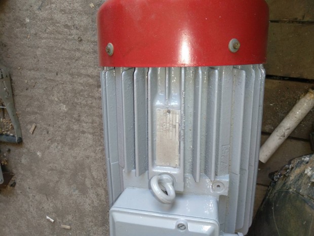 2 db 7,5 Kw Villanymotor Elad