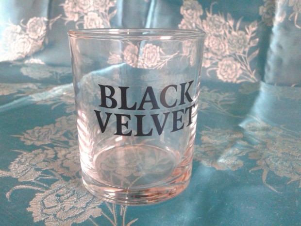 2 db Black Velvet konyakos üveg pohár szinte ingyen egyben