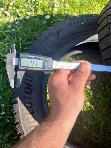 2 db Bridgestone 225/60 R18