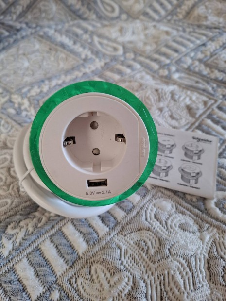 2 db Bútorba építhető földelt USB-s dugalj