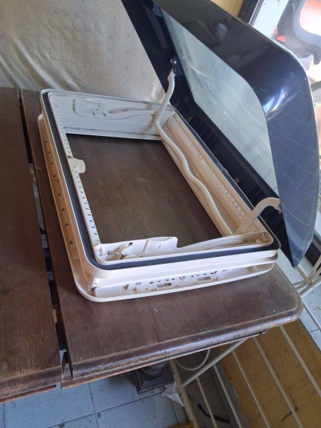 2 db Dometic midi heki tet ablak 70.000ft