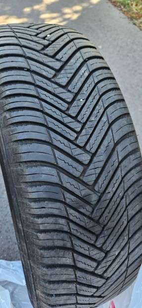 2 db Hankook Kinergy 4S2 X 215/65R17 négyévszakos gumi