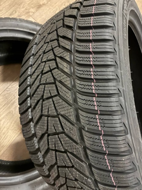 2 db Hankook Winter i*cept evo3 W330 255/40 R18 99V t�ligumi,
