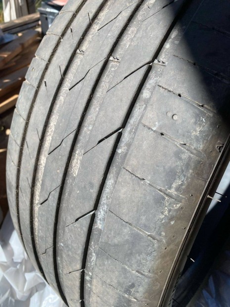 2 db Hankook ny�ri gumi 245/45 R19 j� �llapotban
