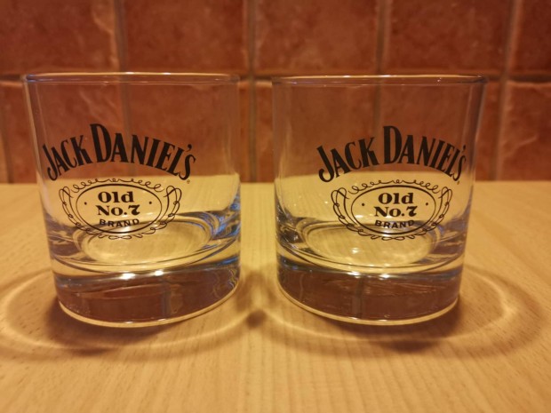 2 db Jack Daniel's whiskey-s pohr